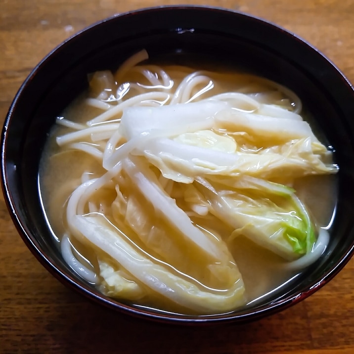 白菜と素麺の味噌汁